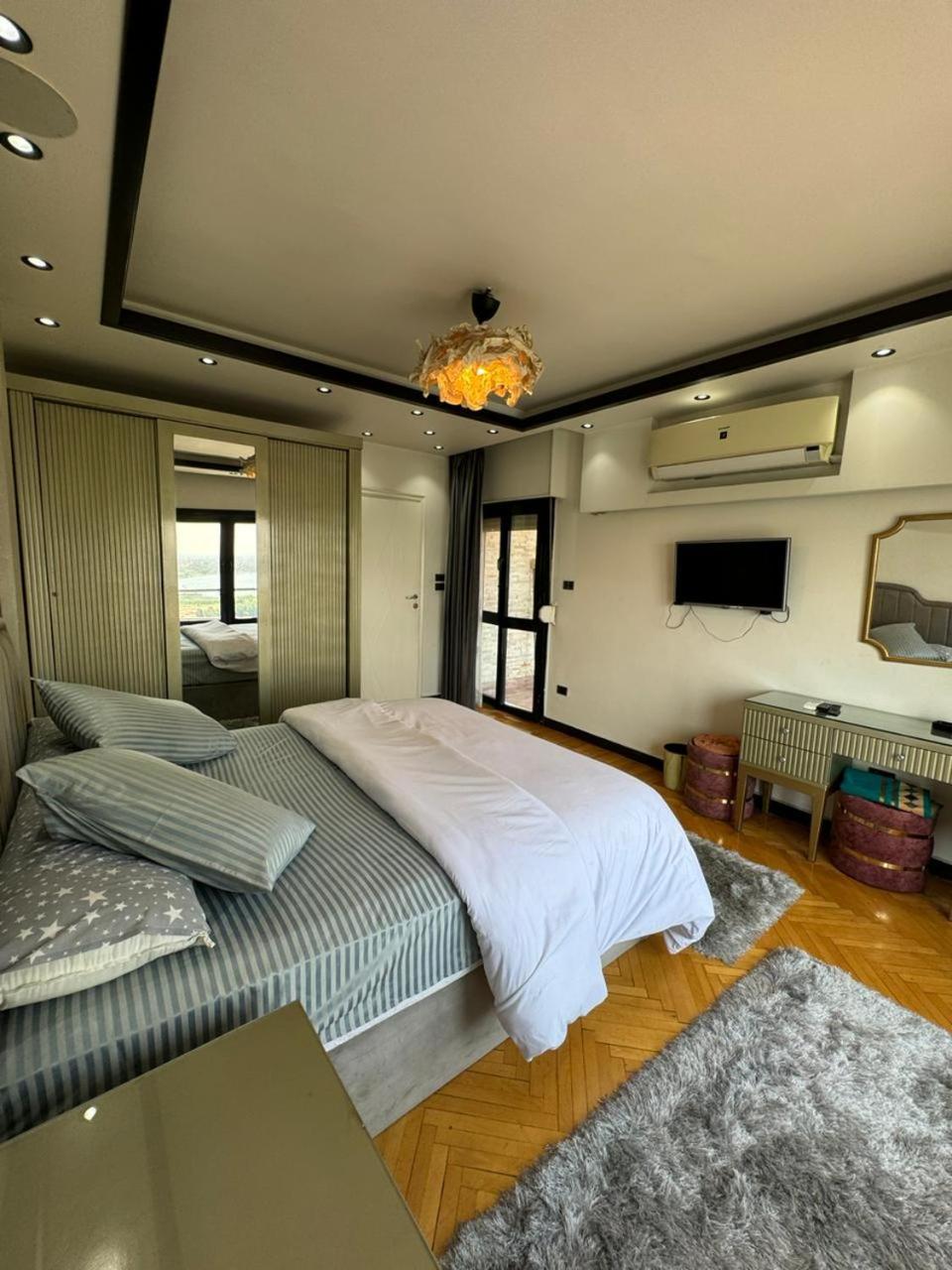 Private Jacuzzi 2br Nile Corniche Maadi Apartment Cairo